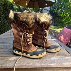 Sorel Tan and Black Fur-Lined Footwear